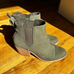 Tom’s women’s green heeled bootie
